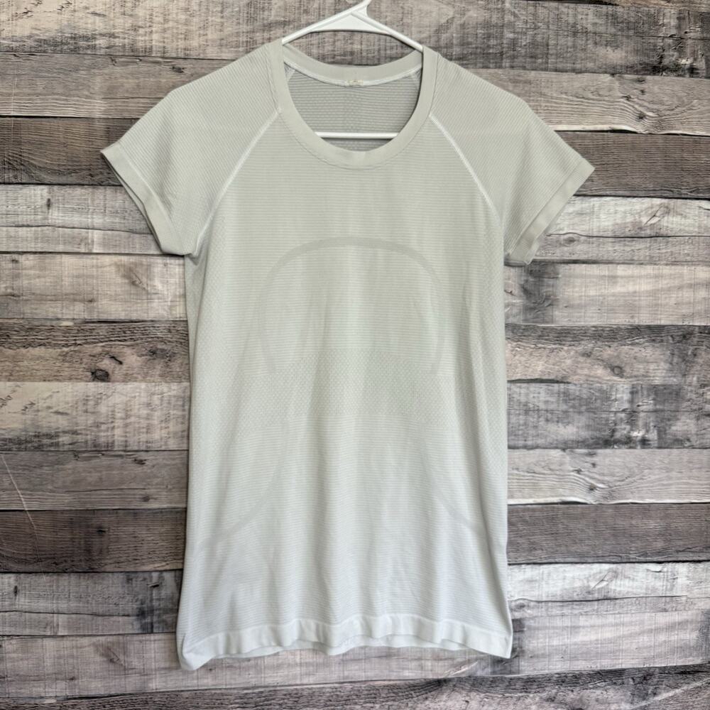 Lululemon Women's Swiftly Tech Short Sleeve Shirt Size 8 Light Gray